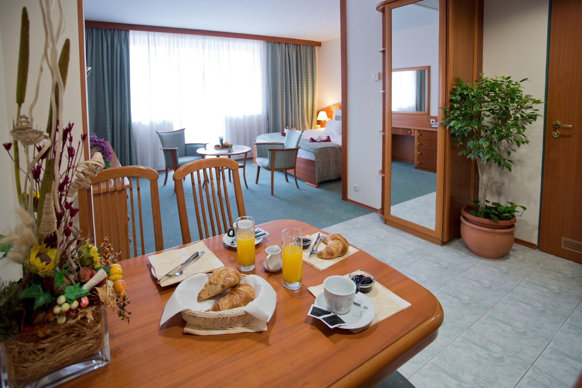 Palace 4* Heviz
